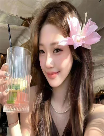 黑色电影深度解析：《性感荡妹超诱人爱爱》的人物塑造与情感表达 ——黑色电影的专业鉴赏